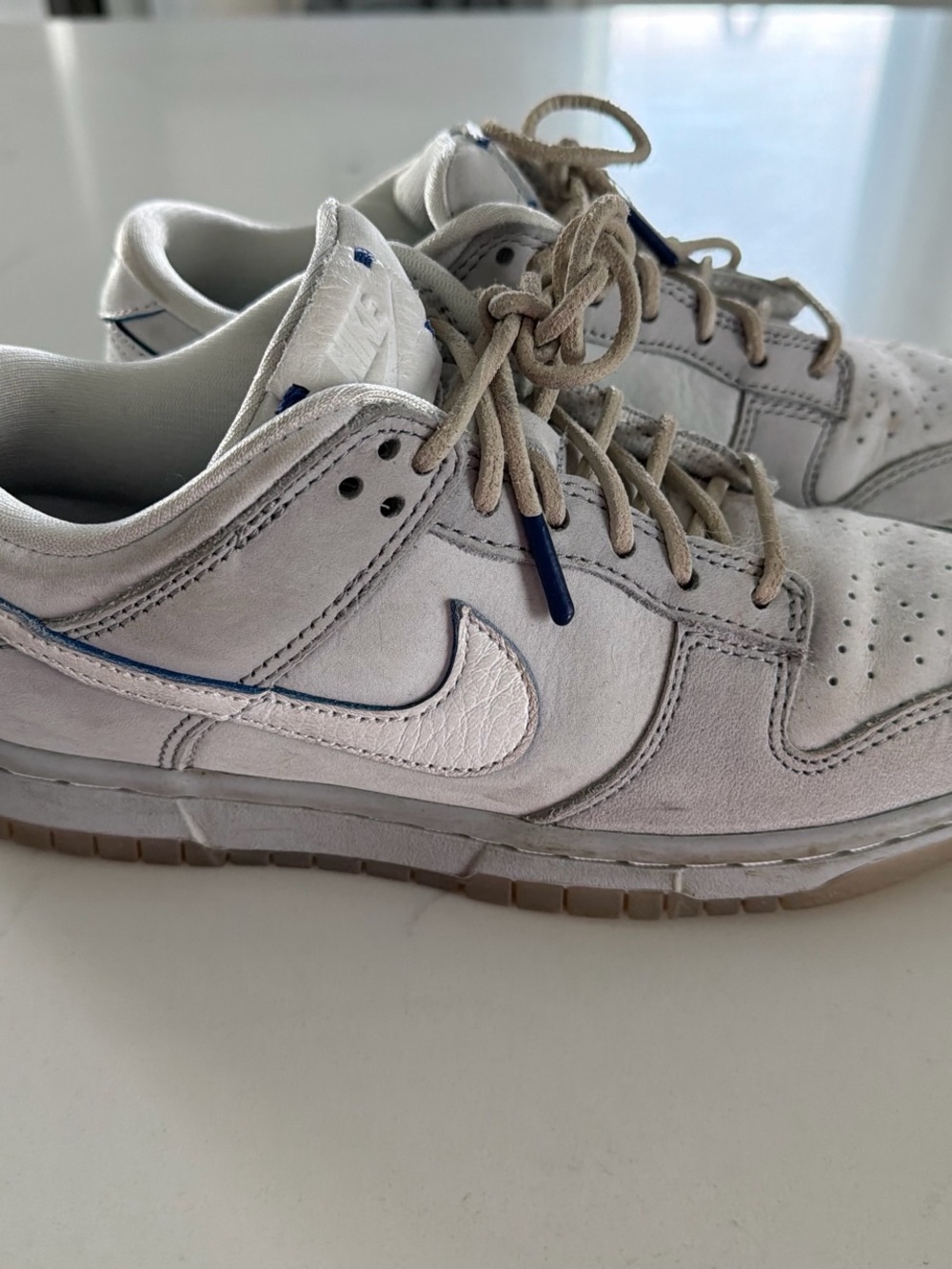 Nike Men’s Low-Top Sneakers in Light Gray with Navy Accents